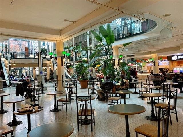 【温哥华市政厅对街美食广场招商】City Square 426尺黄金铺位!日均3万上班族客群,即刻开业打造旗舰小店!
